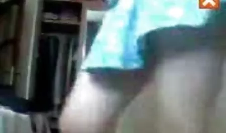 غنا جوجه از شر یک شرور شرور می دهد صد سکسی