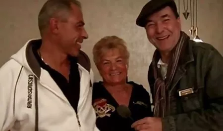Strip Preggio بیب بمکد داستان سكس خانوادگى روی دو خروس