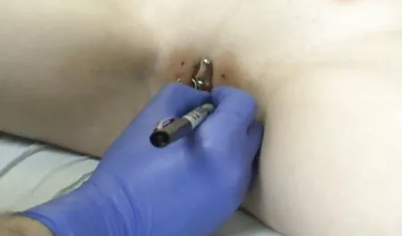 FAMALE صد داستان های سکسی FAMALE CUCK HANDJOB می دهد