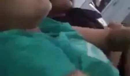 مادر بزرگ دختر پسر خود را داستان سکسی صد داستان سکسی اغوا می کند